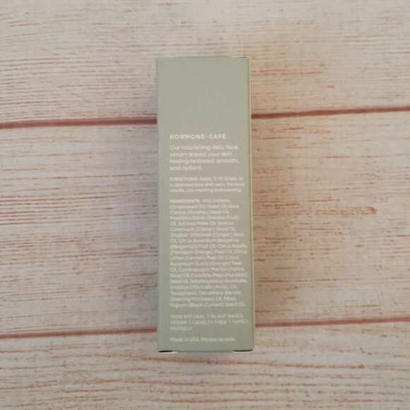 Hugh & Grace Restoring Face Serum Vitamin C and E  Rejuvenate 1 fl. oz 28 ml - Picture 4 of 8